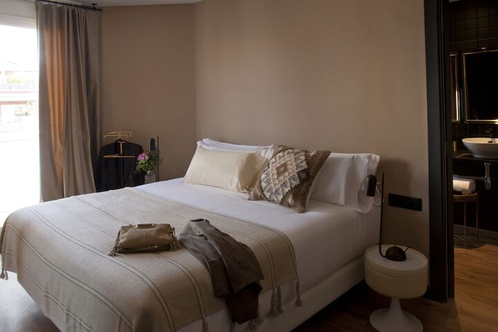 Room 7 of 65