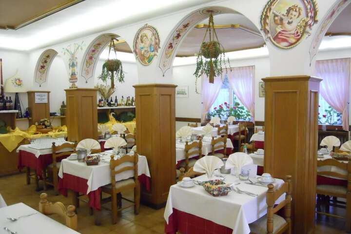 Dining 38 of 72