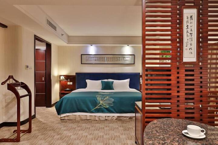 Room 10 of 24