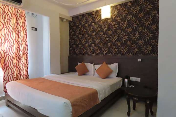 Room 3 of 26