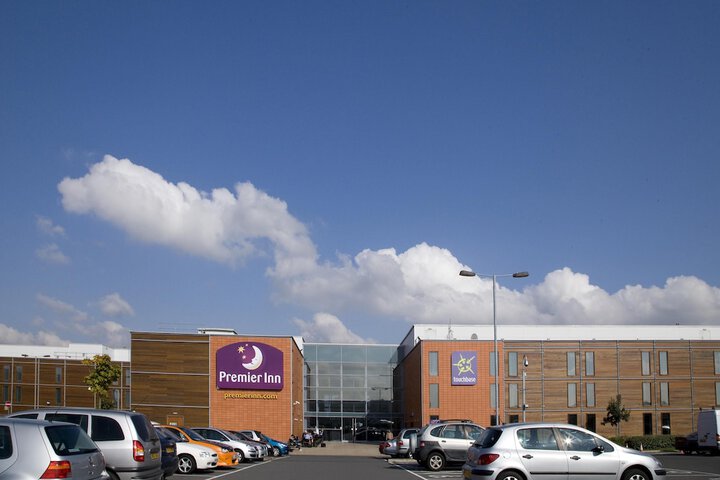 Image of Premier Inn London Heathrow Airport T2 & T3 - Bath Road