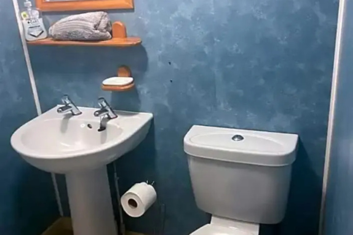 Room 7 of 11