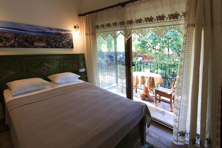 Room 5 of 90