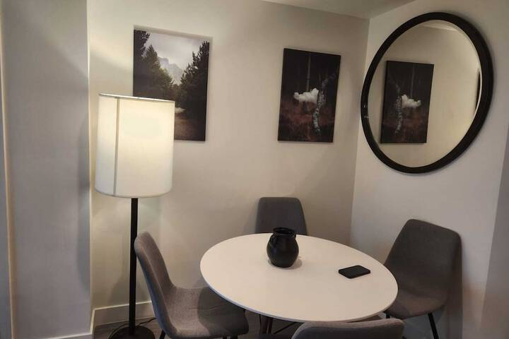 Room 3 of 48