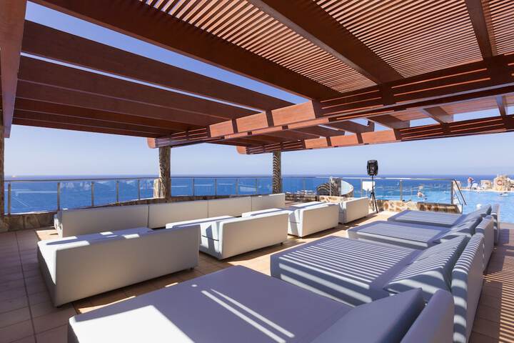 Sundeck 70 of 78