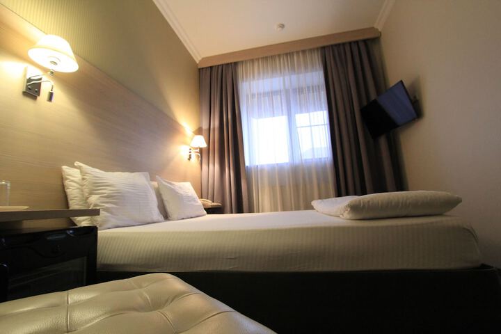 Room 12 of 42