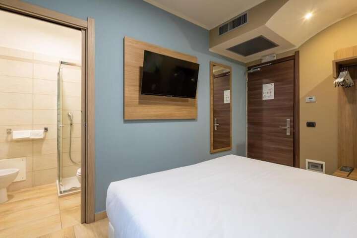 Room 7 of 30