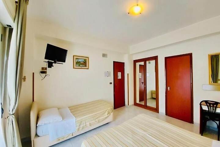 Room 7 of 28