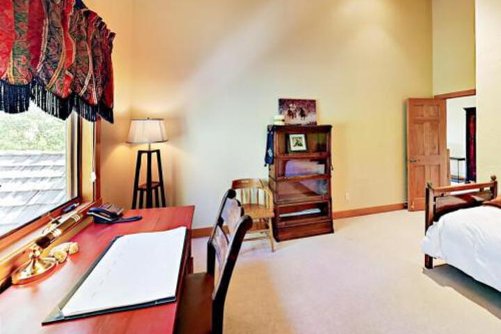 167 Club Cottage Dr Home in Edwards, CO
