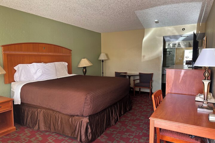 Room 17 of 33
