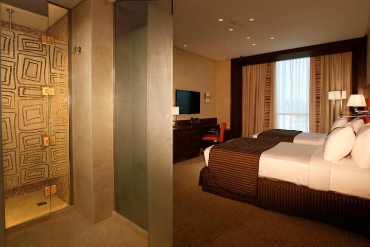 Room 52 of 90