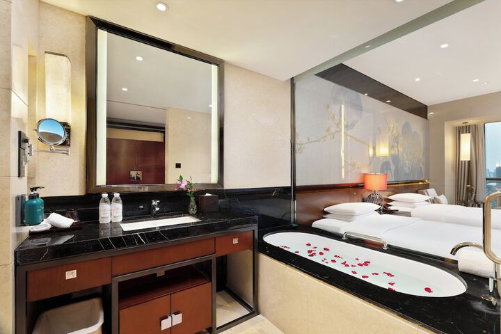 Room 27 of 124