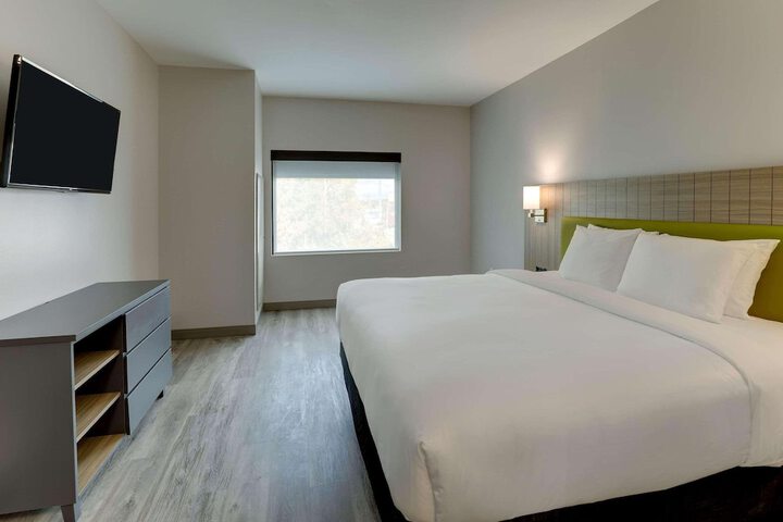 1 King Bed (9 of 14)