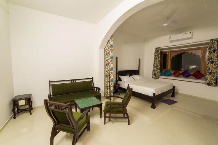 Room 13 of 90