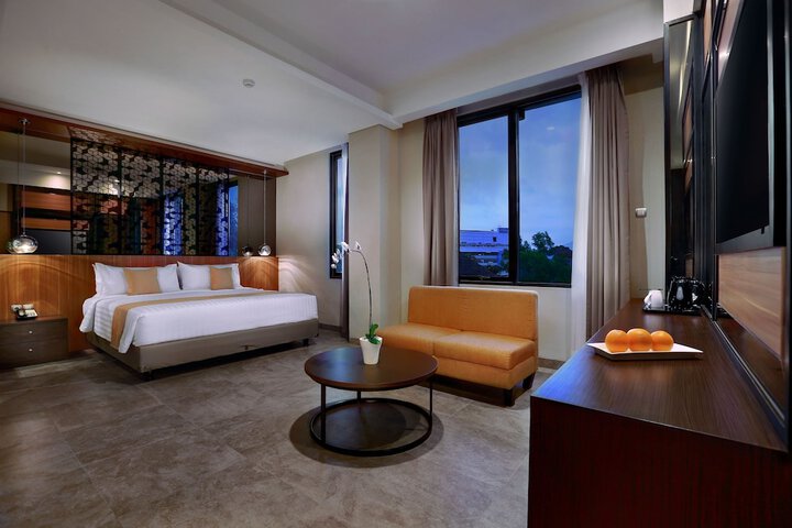 Room 8 of 50