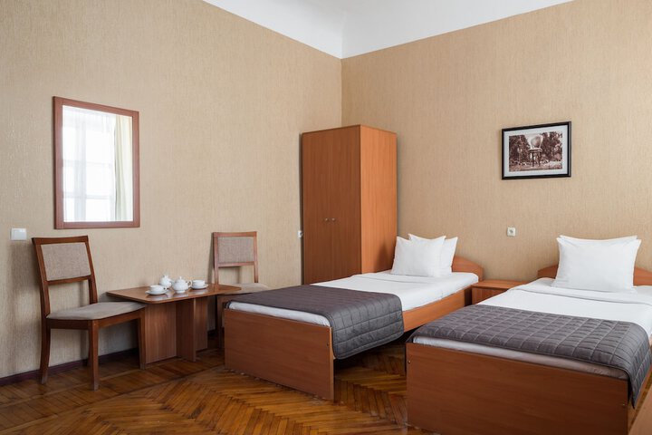 Room 13 of 48