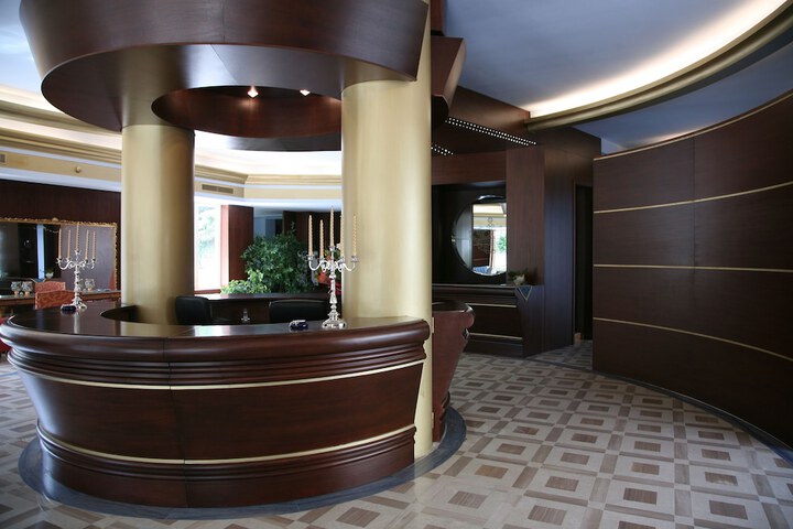 Concierge desk