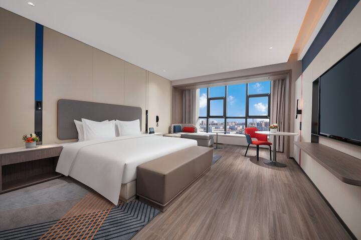 Room 4 of 43