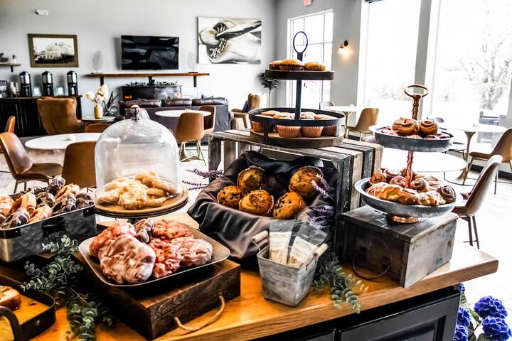 Breakfast/Coffee Service 29 of 38