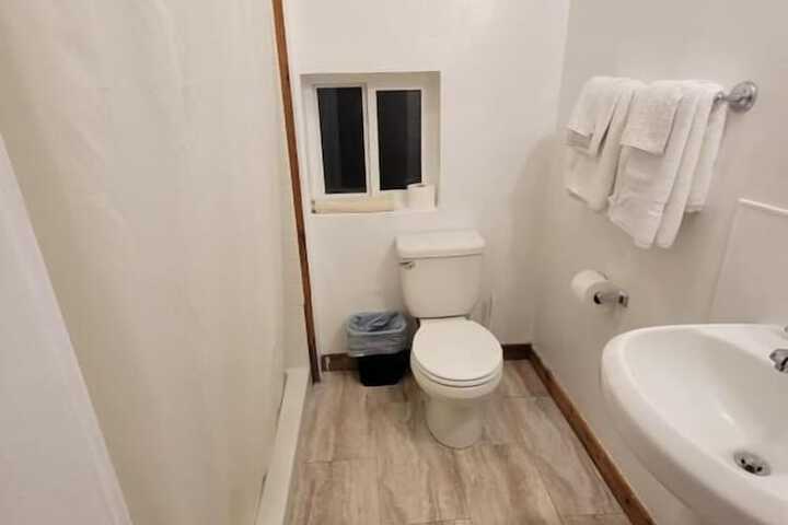 Room 8 of 10