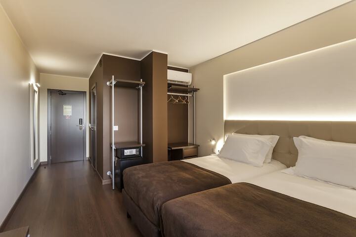 Room 13 of 82