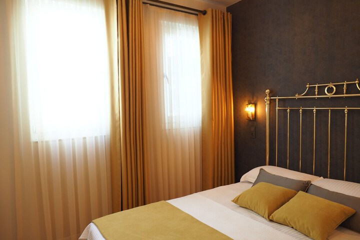Room 2 of 20