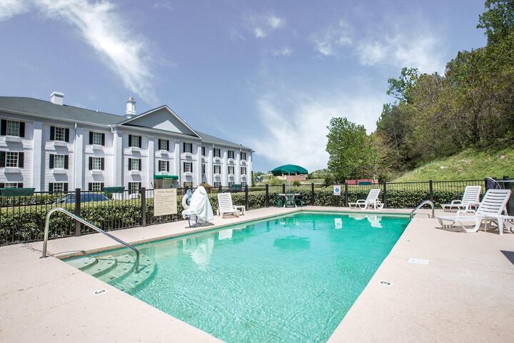 Hotel Pool