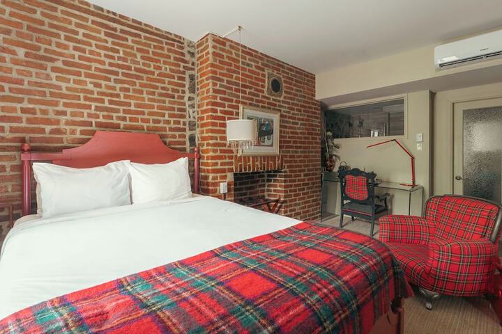 Room 10 of 81
