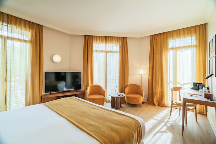 Room 49 of 90