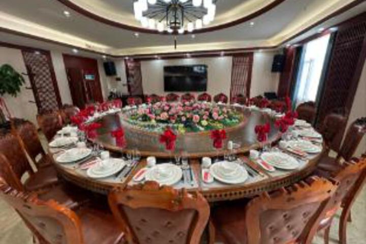 Hejing County Yukunlun Hotel