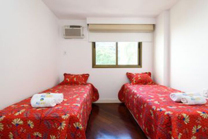 Room 16 of 36