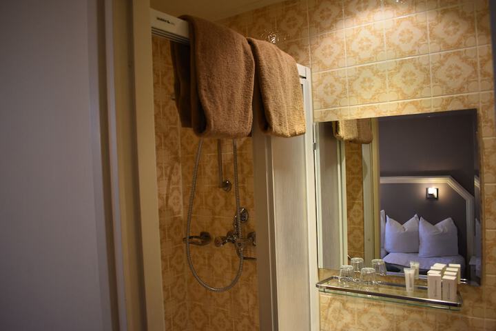 Room 27 of 88