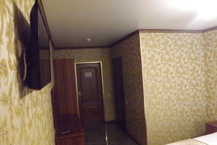 Room 5 of 73