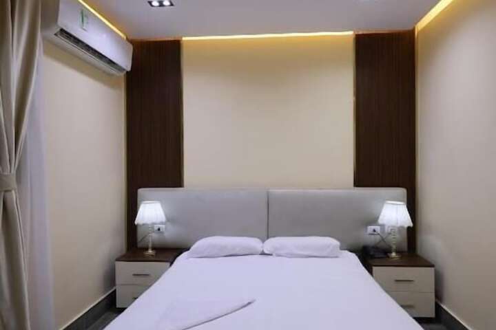 Room 19 of 38