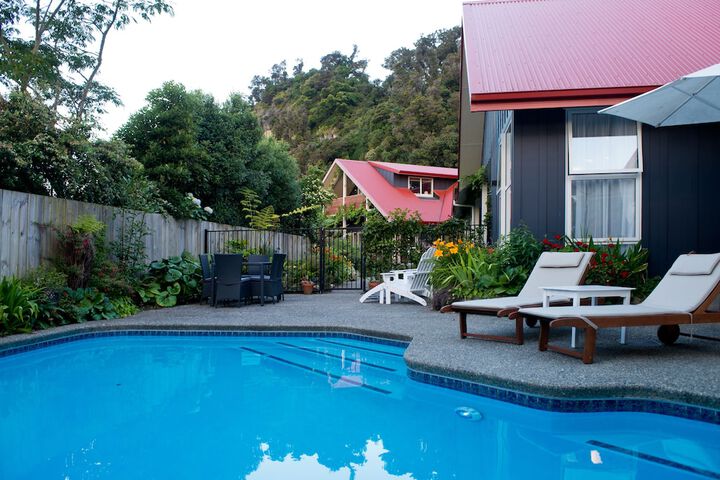 Pool Hotel