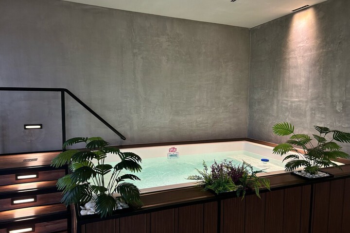 Pool 81 of 85