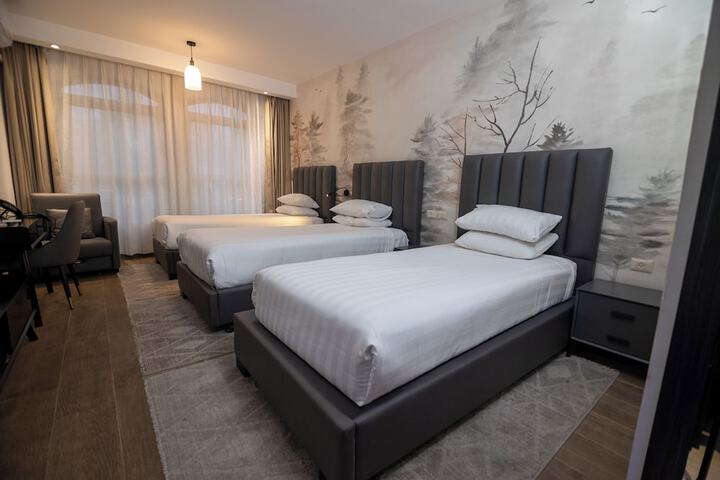Room 10 of 34