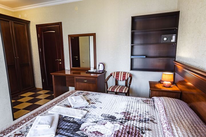 Room 27 of 89