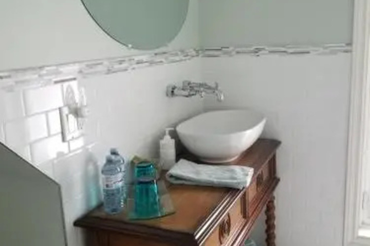 Room 9 of 16