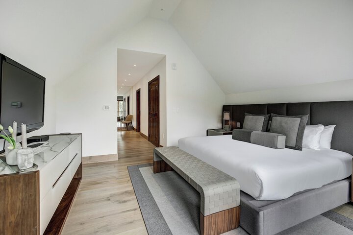 Room 105 of 569