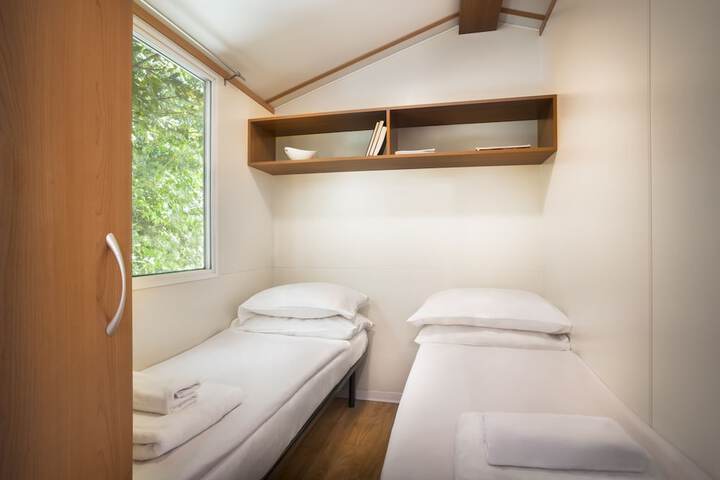 Room 4 of 62