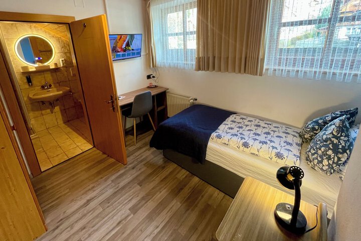 Room 30 of 96