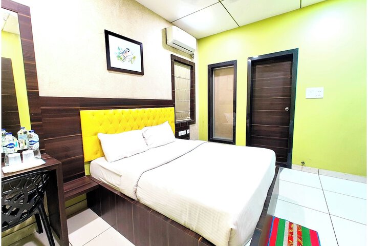 Room 12 of 22