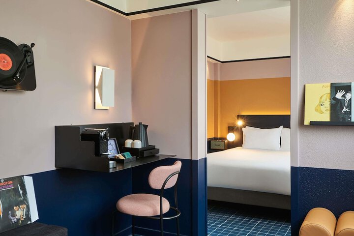 Room 30 of 73