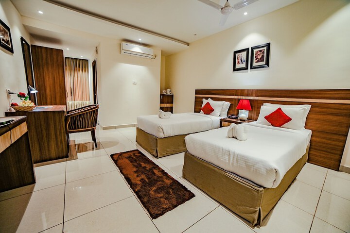 Room 2 of 10
