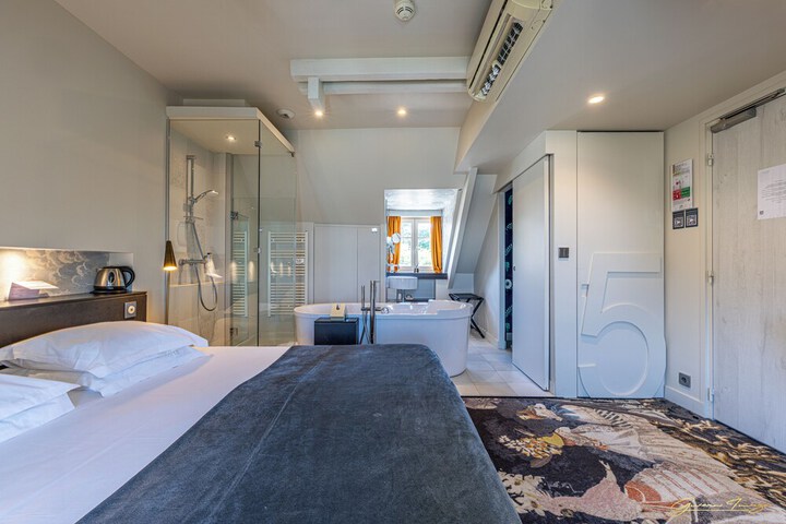 Room 46 of 117