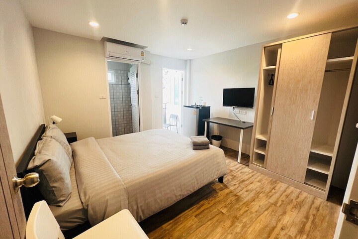 Room 12 of 37