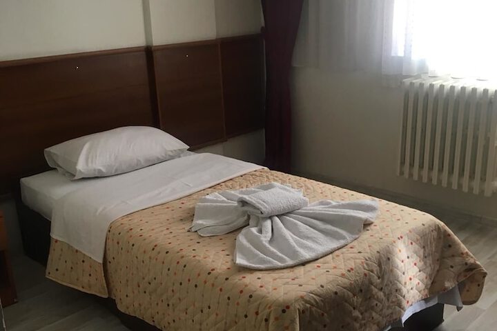 Room 3 of 10