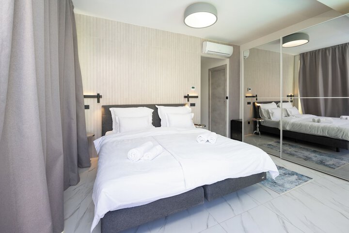 Room 16 of 169