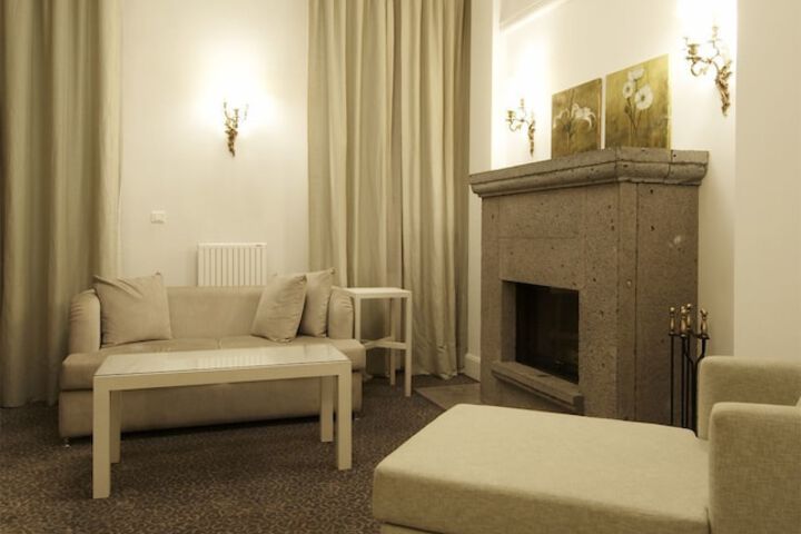 Room 26 of 63